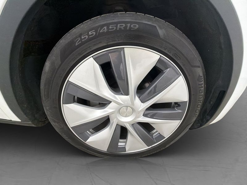 Tesla Model Y bild 36