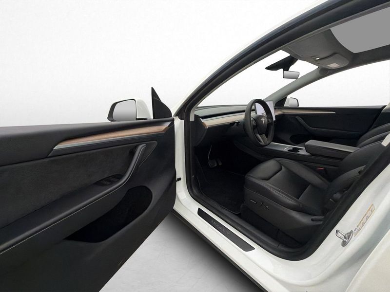 Tesla Model Y bild 30
