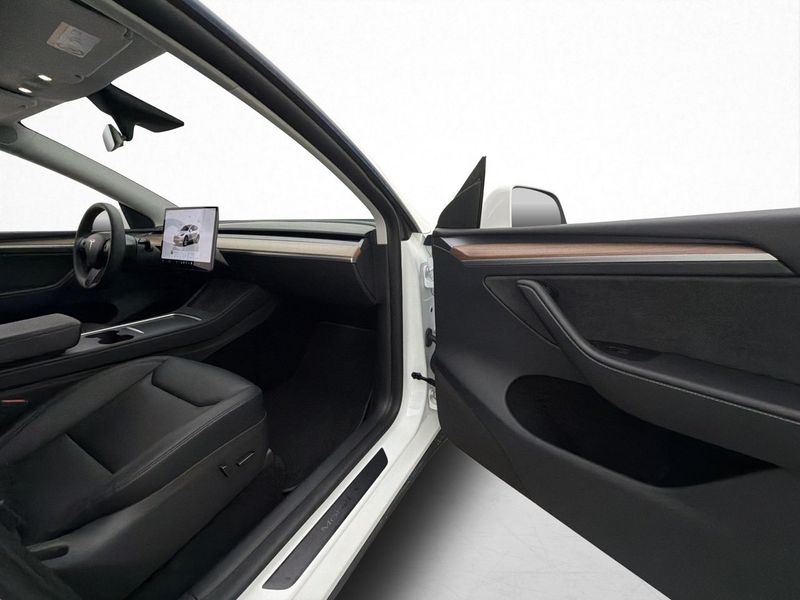 Tesla Model Y bild 12