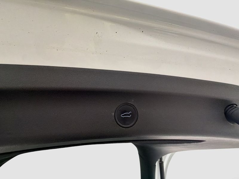 Tesla Model Y bild 28