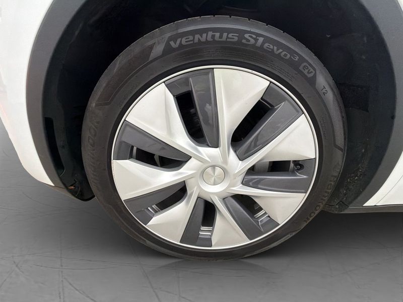 Tesla Model Y bild 33