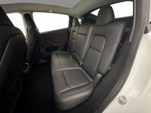 Tesla Model Y bild 25
