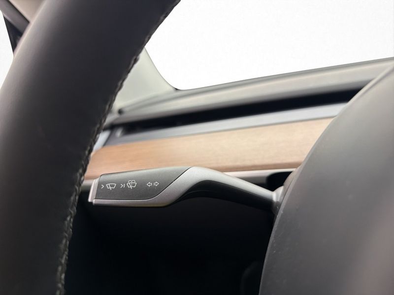 Tesla Model Y bild 23