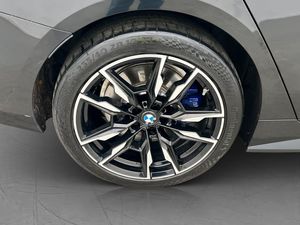 BMW i4 bild 36