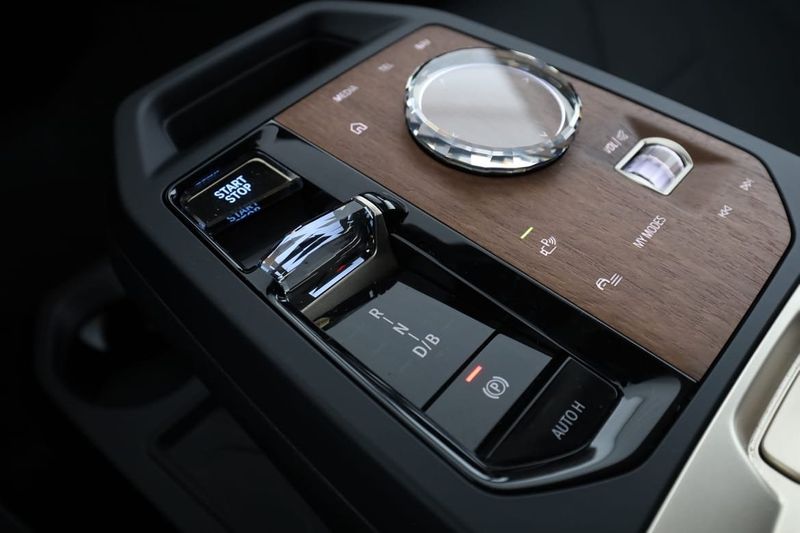 BMW iX bild 31