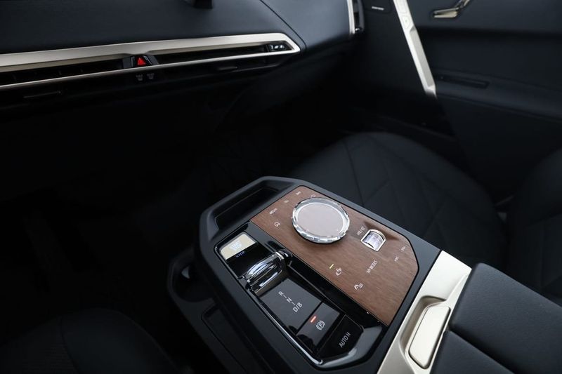 BMW iX bild 26