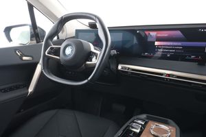 BMW iX bild 14