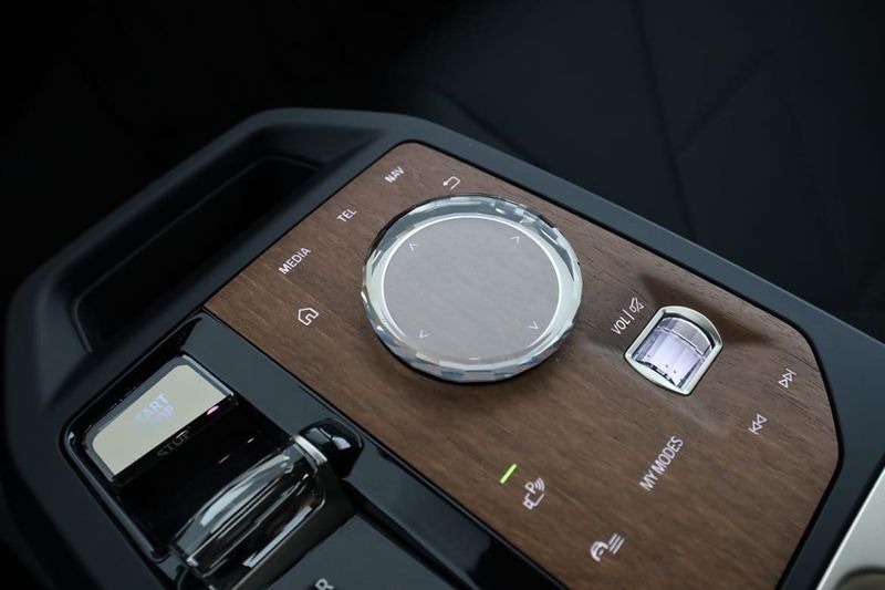 BMW iX bild 30