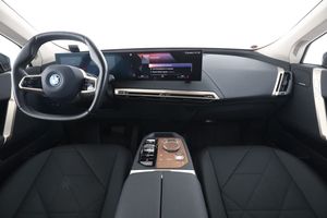 BMW iX bild 13