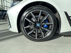 BMW i4 bild 4