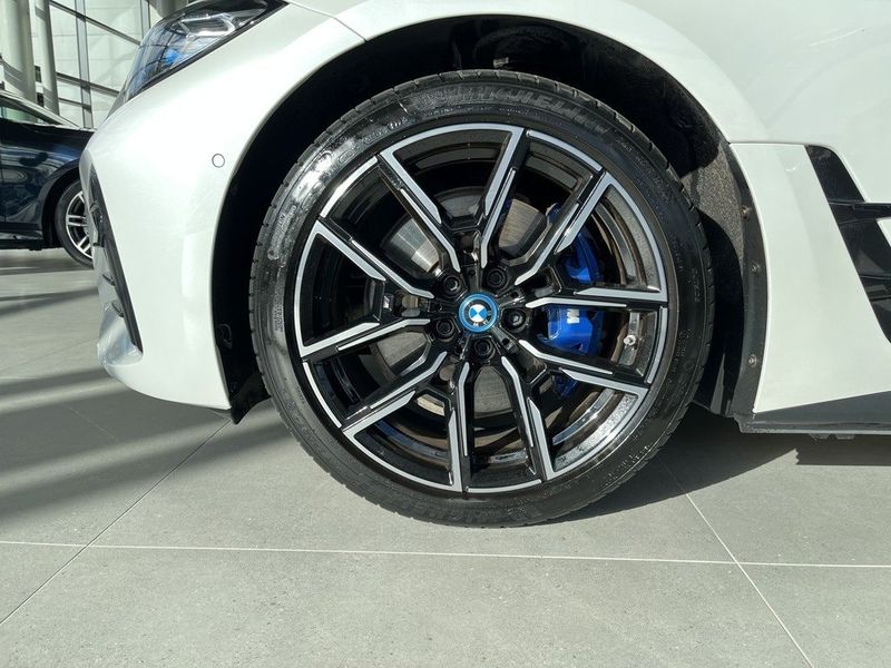 BMW i4 bild 4