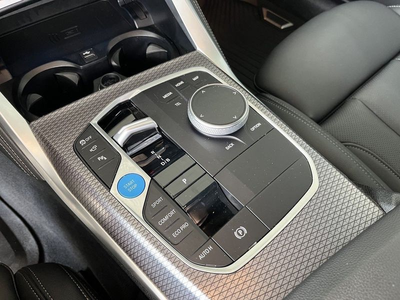 BMW i4 bild 8
