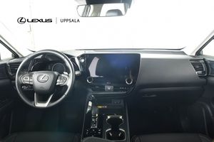 Lexus NX bild 8