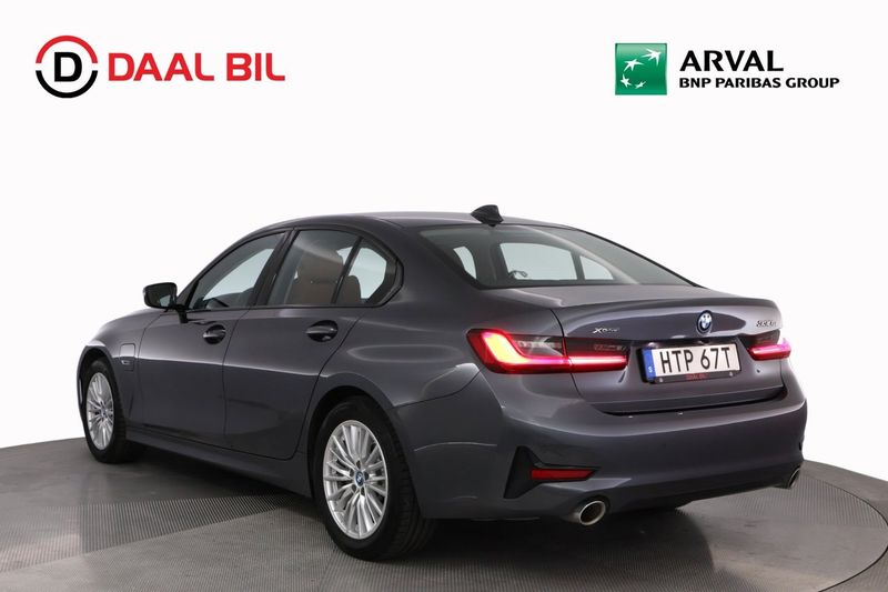 BMW 330 bild 8