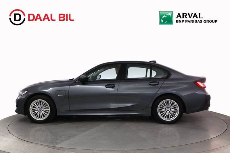 BMW 330 bild 9