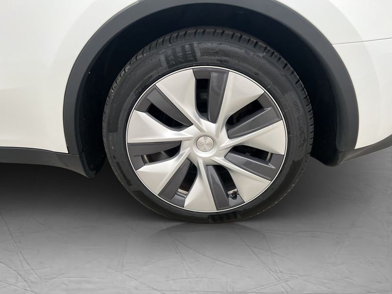 Tesla Model Y bild 32