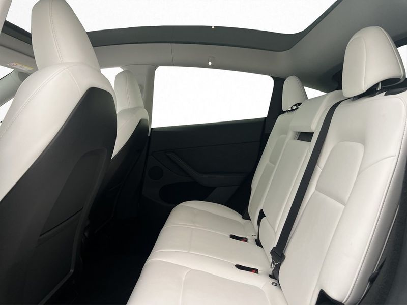 Tesla Model Y bild 17