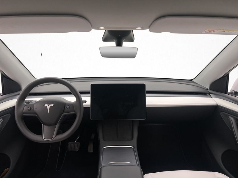 Tesla Model Y bild 18