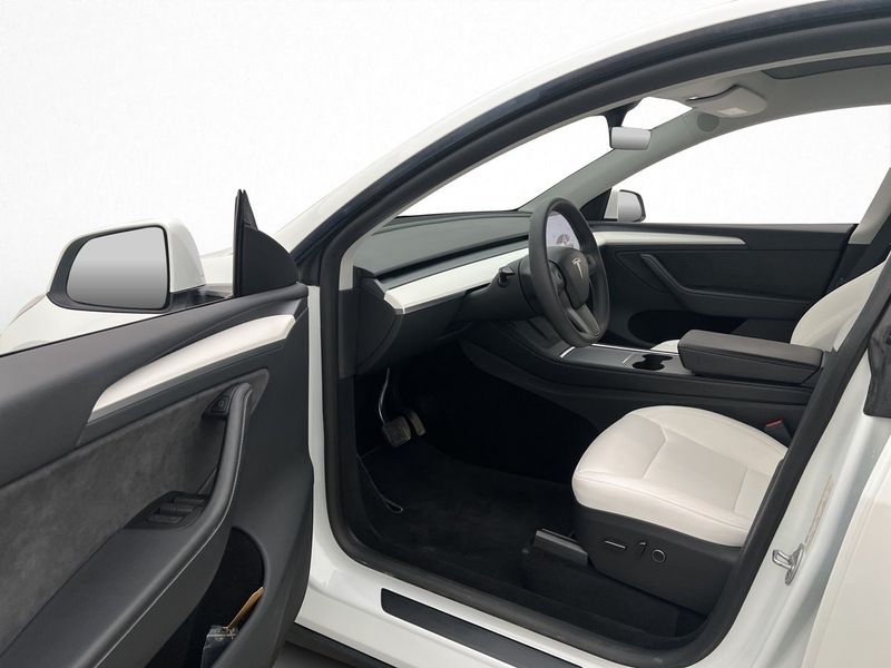 Tesla Model Y bild 14