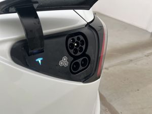 Tesla Model Y bild 10