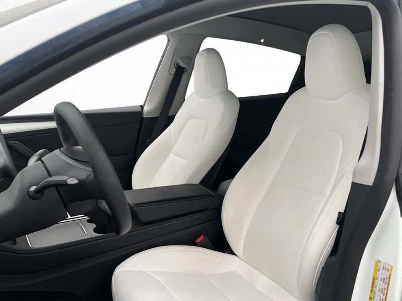 Tesla Model Y bild 15