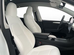 Tesla Model Y bild 16
