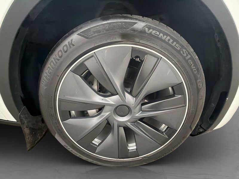 Tesla Model Y bild 28