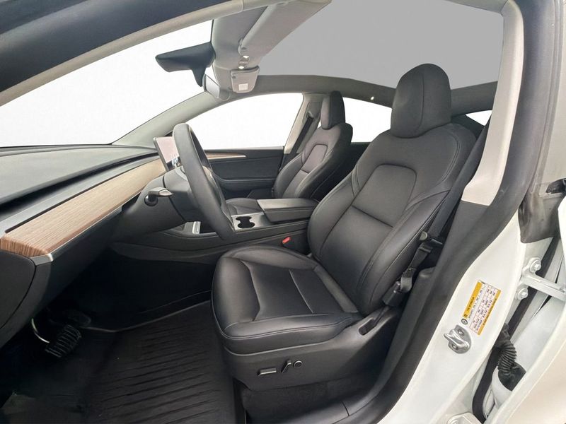 Tesla Model Y bild 14