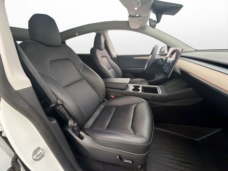 Tesla Model Y bild 15