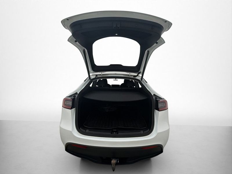 Tesla Model Y bild 12