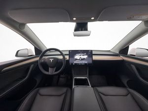 Tesla Model Y bild 17