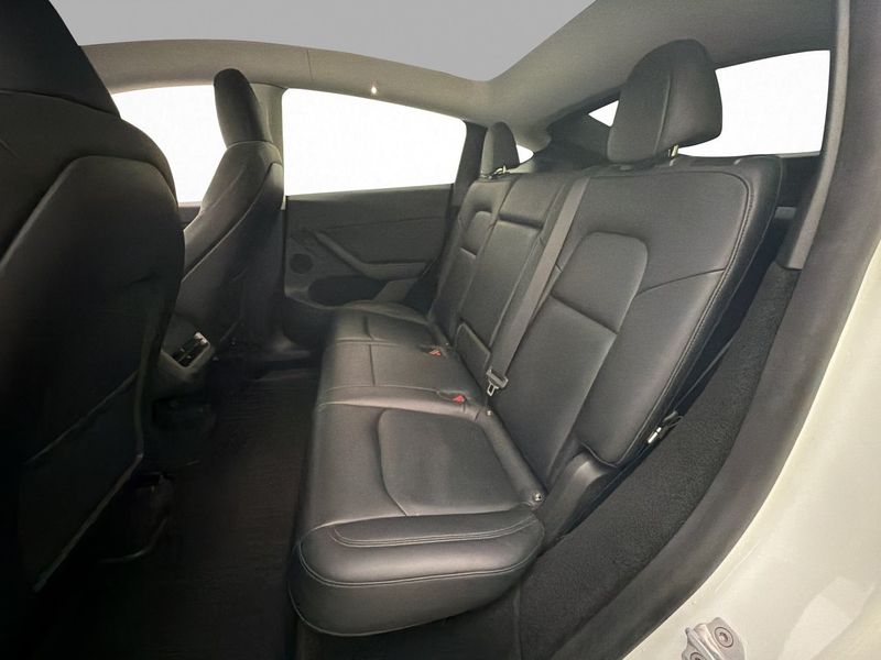 Tesla Model Y bild 16