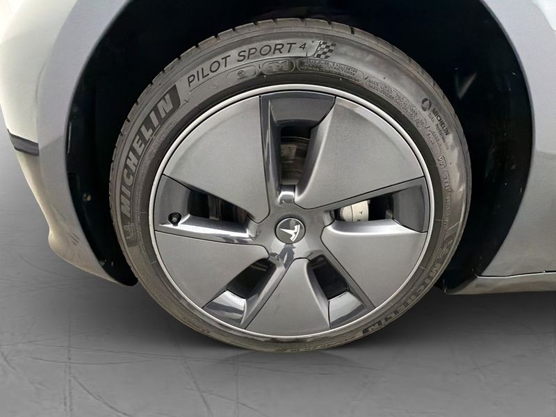 Tesla Model 3 bild 31
