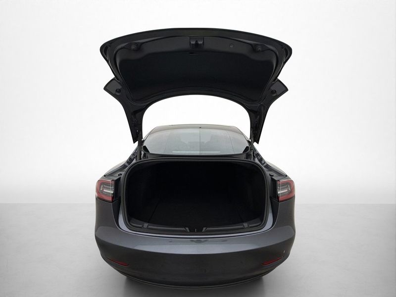 Tesla Model 3 bild 11