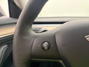 Tesla Model 3 bild 21