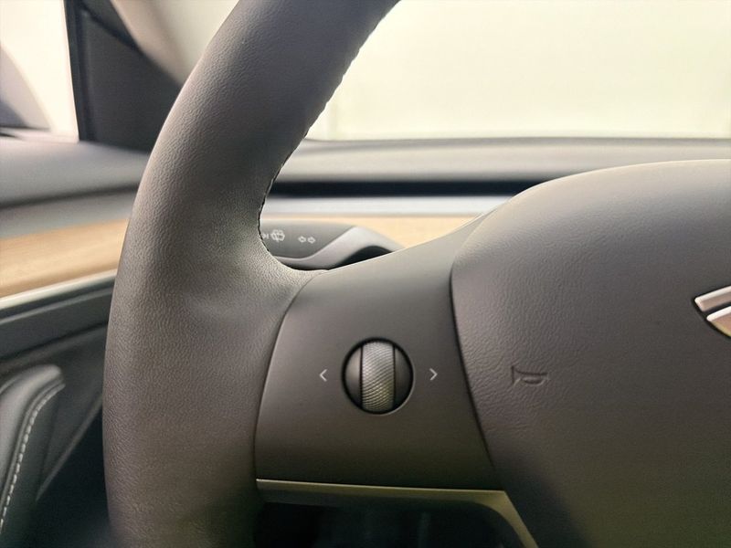 Tesla Model 3 bild 21