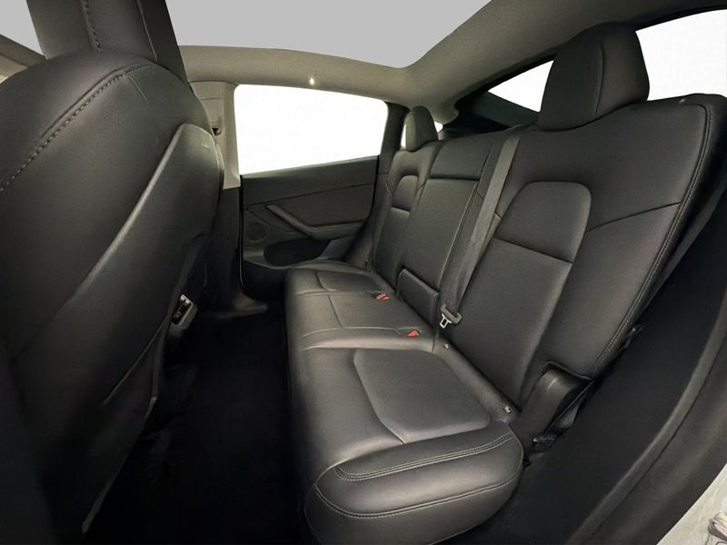 Tesla Model Y bild 16