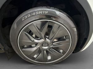 Tesla Model Y bild 33