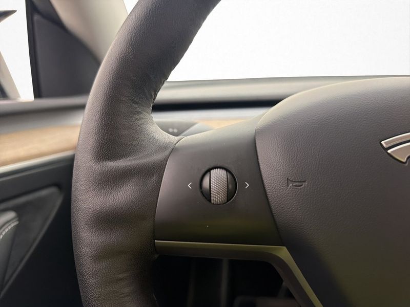 Tesla Model Y bild 21