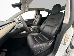 Tesla Model Y bild 14