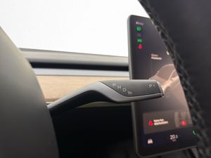Tesla Model Y bild 23