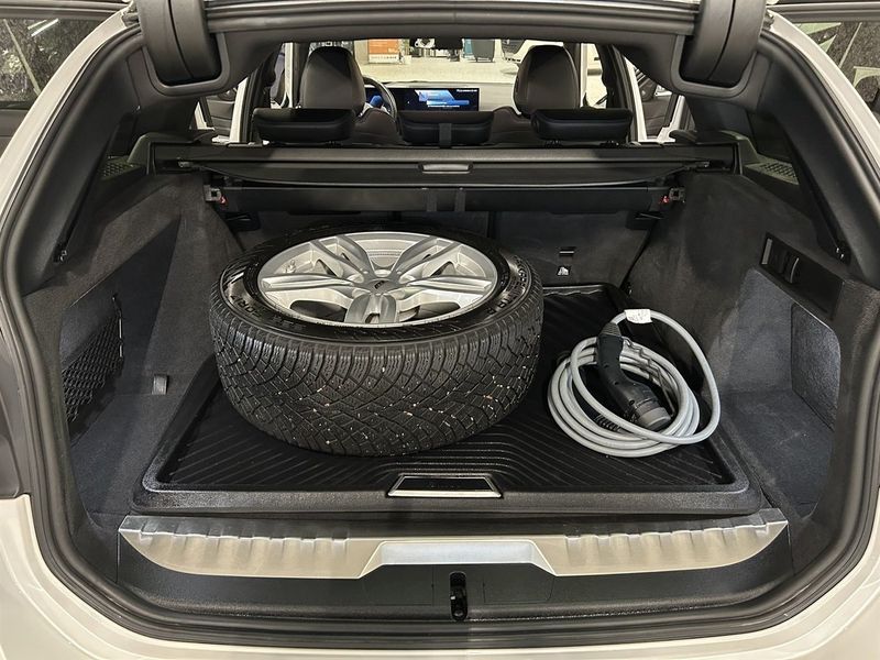 BMW 330 bild 17