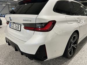 BMW 330 bild 8