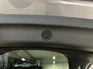 Tesla Model Y bild 18