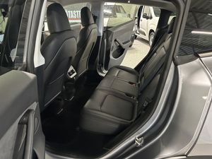 Tesla Model Y bild 15