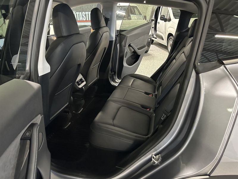 Tesla Model Y bild 15