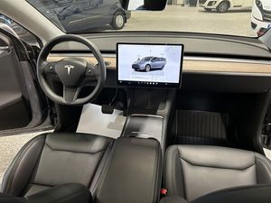 Tesla Model Y bild 21