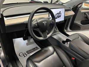 Tesla Model Y bild 13