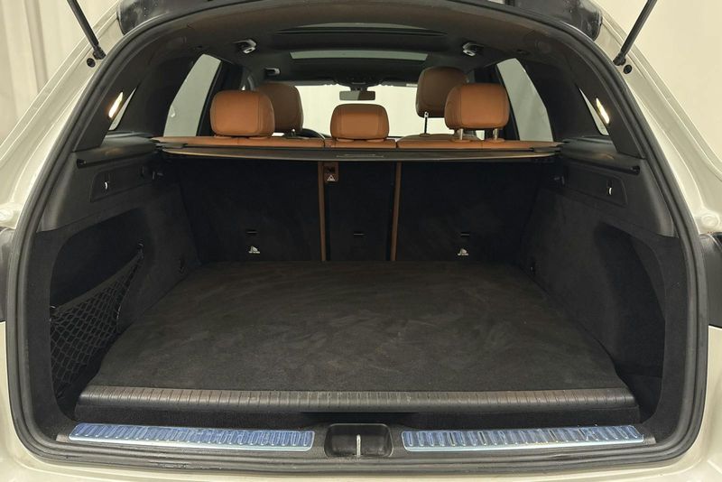Mercedes GLC300 bild 9