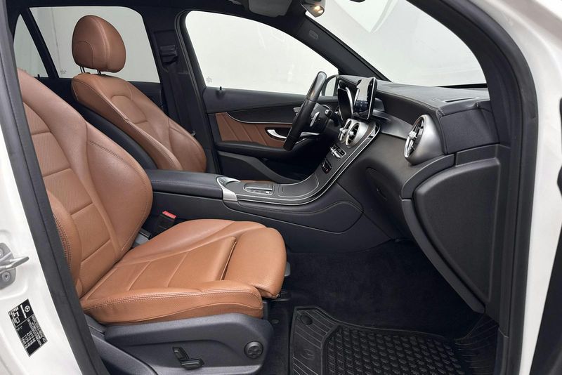 Mercedes GLC300 bild 7